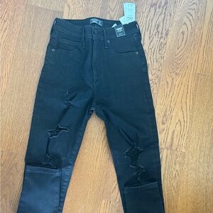 NWT Abercrombie Black Distressed high rise super skinny Jeans- 26 short